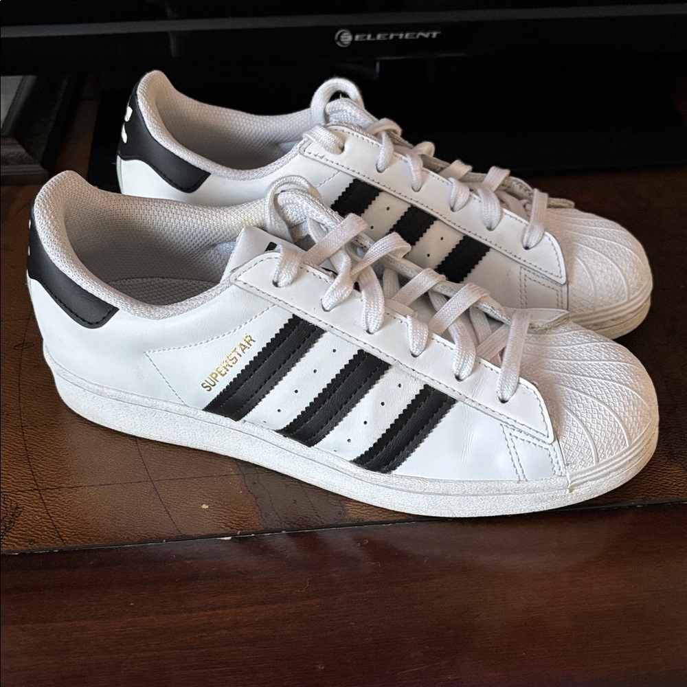 Adidas Superstar Women’s 7.5